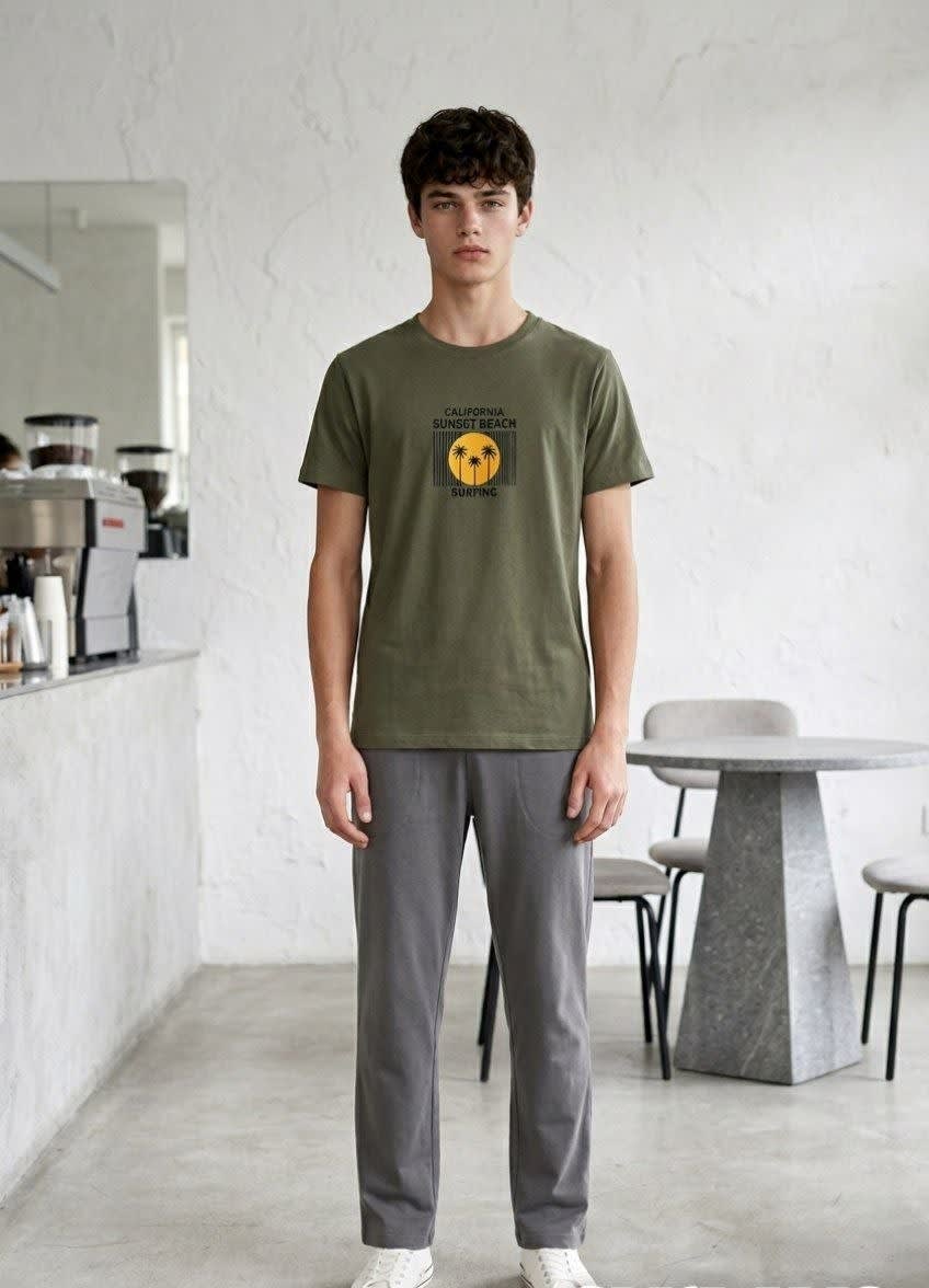 California Sunset Beach Erkek Pijama Takımı – Haki Tişört & Antrasit Pantolon %100 Pamuk